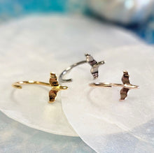 画像をギャラリービューアに読み込む, ホエールテールスルーピアス 片耳販売 【GESS7003.E】
