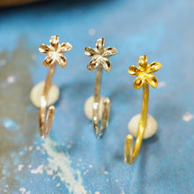 画像をギャラリービューアに読み込む, プルメリアスルーピアス 片耳販売 【GESS7002.E】