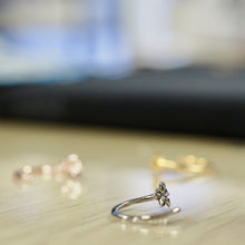 画像をギャラリービューアに読み込む, プルメリアスルーピアス 片耳販売 【GESS7002.E】