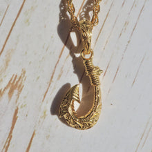 画像をギャラリービューアに読み込む, 深彫フィッシュフックペンダント 【GPSS9005.P】