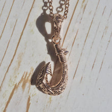 画像をギャラリービューアに読み込む, 深彫フィッシュフックペンダント 【GPSS9005.P】