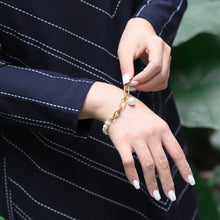 画像をギャラリービューアに読み込む, BSS884 STAINLESS STEEL BRACELET WITH SHELL PEARL AAB CO..