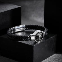画像をギャラリービューアに読み込む, BSS935 STAINLESS STEEL LEATHER BRACELET WITH LION AAB CO..