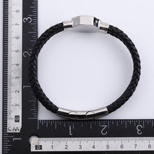 画像をギャラリービューアに読み込む, BSS935 STAINLESS STEEL LEATHER BRACELET WITH LION AAB CO..