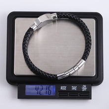 画像をギャラリービューアに読み込む, BSS935 STAINLESS STEEL LEATHER BRACELET WITH LION AAB CO..