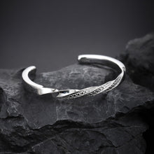画像をギャラリービューアに読み込む, BSSG186 STAINLESS STEEL BANGLE WITH CASTING STONE EFFECT AAB CO..