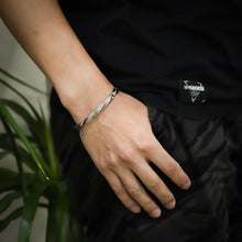 画像をギャラリービューアに読み込む, BSSG186 STAINLESS STEEL BANGLE WITH CASTING STONE EFFECT AAB CO..