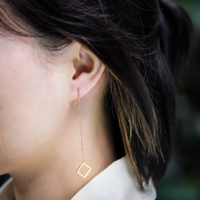 画像をギャラリービューアに読み込む, ESS644 STAINLESS STEEL EARRING WITH SQUARE AAB CO..