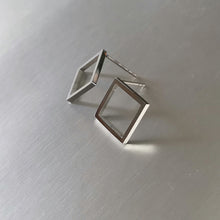 画像をギャラリービューアに読み込む, ESS650 STAINLESS STEEL EARRING AAB CO..