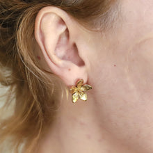 画像をギャラリービューアに読み込む, ESS790 STAINLESS STEEL FLOWER EARRING AAB CO..