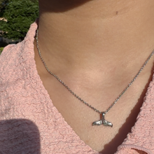 画像をギャラリービューアに読み込む, ミニホエールテールペンダント 【GPSS1680】《刻印可能》