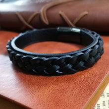 画像をギャラリービューアに読み込む, MBSS23 LEATHER BRACELET WITH STAINLESS STEEL CLOSURE AAB CO..