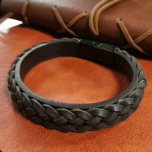 画像をギャラリービューアに読み込む, MBSS23 LEATHER BRACELET WITH STAINLESS STEEL CLOSURE AAB CO..