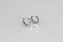 画像をギャラリービューアに読み込む, MESS26 STAINLESS STEEL EARRING WITH CZ AAB CO..