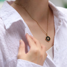 画像をギャラリービューアに読み込む, PSS1239 STAINLESS STEEL COMPSS PENDANT WITH EPOXY & CZ AAB CO..