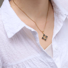 画像をギャラリービューアに読み込む, PSS1240 STAINLESS STEEL FLOWER SHAPE PENDANT WITH EPOXY AAB CO..