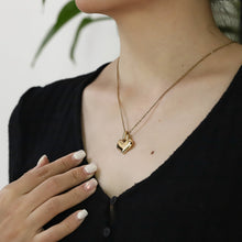 画像をギャラリービューアに読み込む, PSS1260 STAINLESS STEEL HEART SHAPE PENDANT WITH CZ AAB CO..