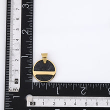 画像をギャラリービューアに読み込む, PSS1277 STAINLESS STEEL ROUND PENDANT WITH FORGED CARBON AAB CO..