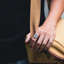 画像をギャラリービューアに読み込む, RSS1033 STAINLESS STEEL OVAL SIGNET RING AAB CO..