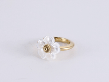 画像をギャラリービューアに読み込む, RSS1079 STAINLESS STEEL RING WITH MOP FLOWER AAB CO..