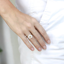 画像をギャラリービューアに読み込む, RSS1079 STAINLESS STEEL RING WITH MOP FLOWER AAB CO..