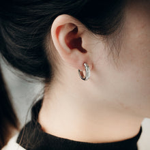画像をギャラリービューアに読み込む, プルメリアフープピアス 片耳販売 【GESS179】