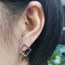 画像をギャラリービューアに読み込む, ESS650 STAINLESS STEEL EARRING AAB CO..
