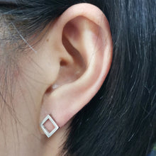 画像をギャラリービューアに読み込む, ESS650 STAINLESS STEEL EARRING AAB CO..
