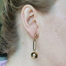 画像をギャラリービューアに読み込む, ESS675 STAINLESS STEEL EARRING WITH BALL AAB CO..
