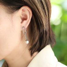 画像をギャラリービューアに読み込む, ESS718 STAINLESS STEEL EARRING WITH SHELL PEARL AAB CO..
