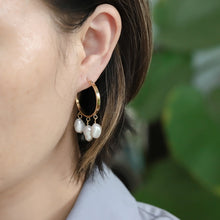 画像をギャラリービューアに読み込む, ESS722 STAINLESS STEEL EARRING WITH PEARL AAB CO..
