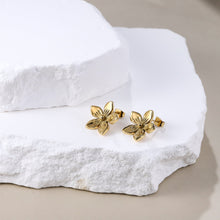 画像をギャラリービューアに読み込む, ESS790 STAINLESS STEEL FLOWER EARRING AAB CO..
