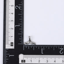 画像をギャラリービューアに読み込む, ミニホエールテールペンダント　【GPSS1680】《刻印可能》
