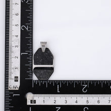 画像をギャラリービューアに読み込む, PSS1276 STAINLESS STEEL PENDANT WITH FORGED CARBON AAB CO..
